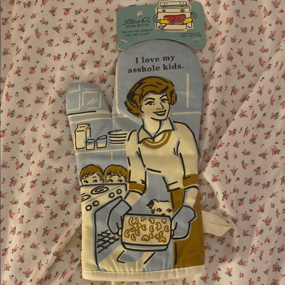 Blue Q Retro Oven Mitt with Humorous Quote